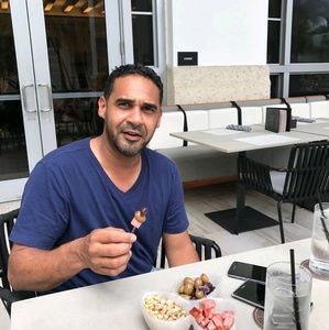 Meet your Posher, Carlos